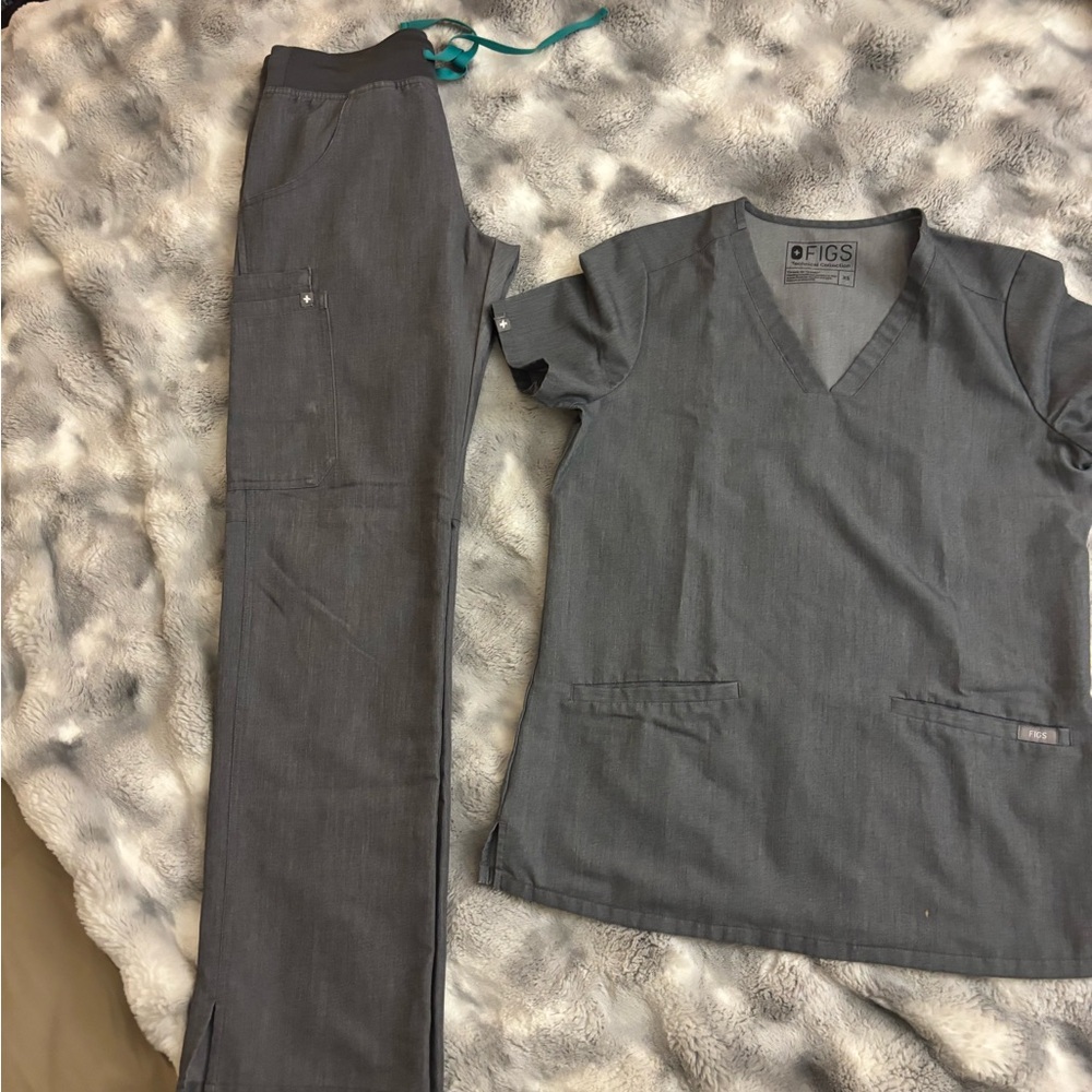 Figs Charcoal Grey V-Neck Scrub Top